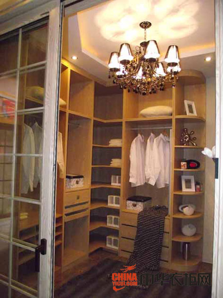 河北保定新标衣柜专卖店_卖场图片