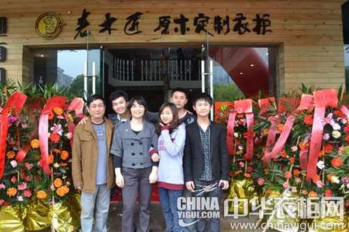 江西老木匠实木定制衣柜专卖店_卖场图片